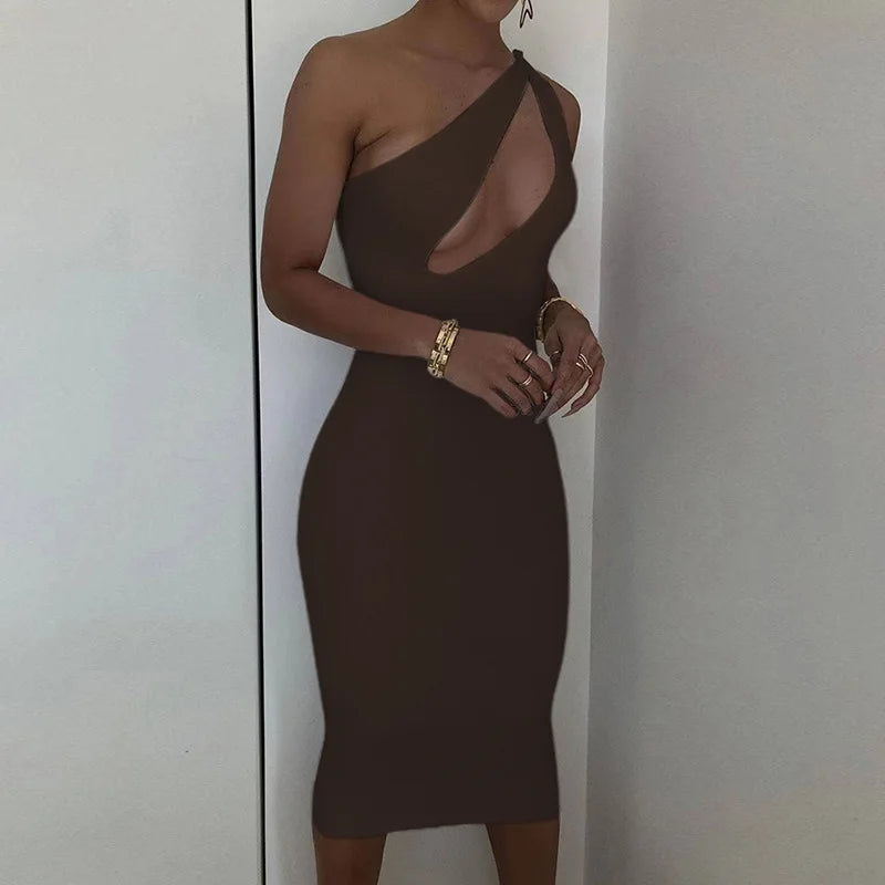 Robe longue à une épaule sans manches