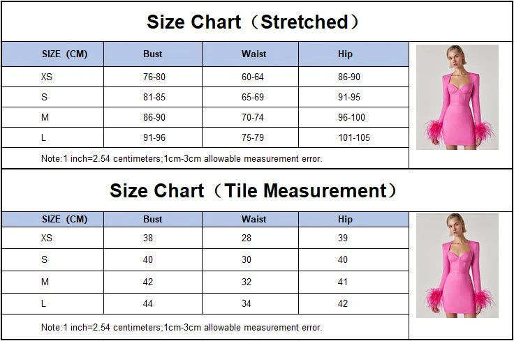 Langärmliges Mini-Verbandkleid mit Federn in Rosa und Schwarz