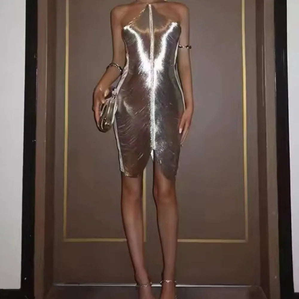 Vestido curto de festa sem mangas com decote pendurado