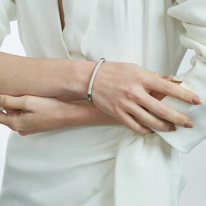 Braccialetti con polsini in titanio alla moda con zirconi cubici