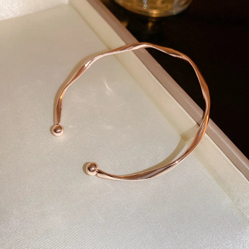 Pulsera Dorada Joyería Minimalista