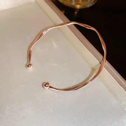 Pulsera Dorada Joyería Minimalista