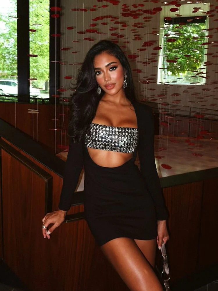 Μίνι κομμένο μαύρο φόρεμα με σουτιέν από παγιέτες