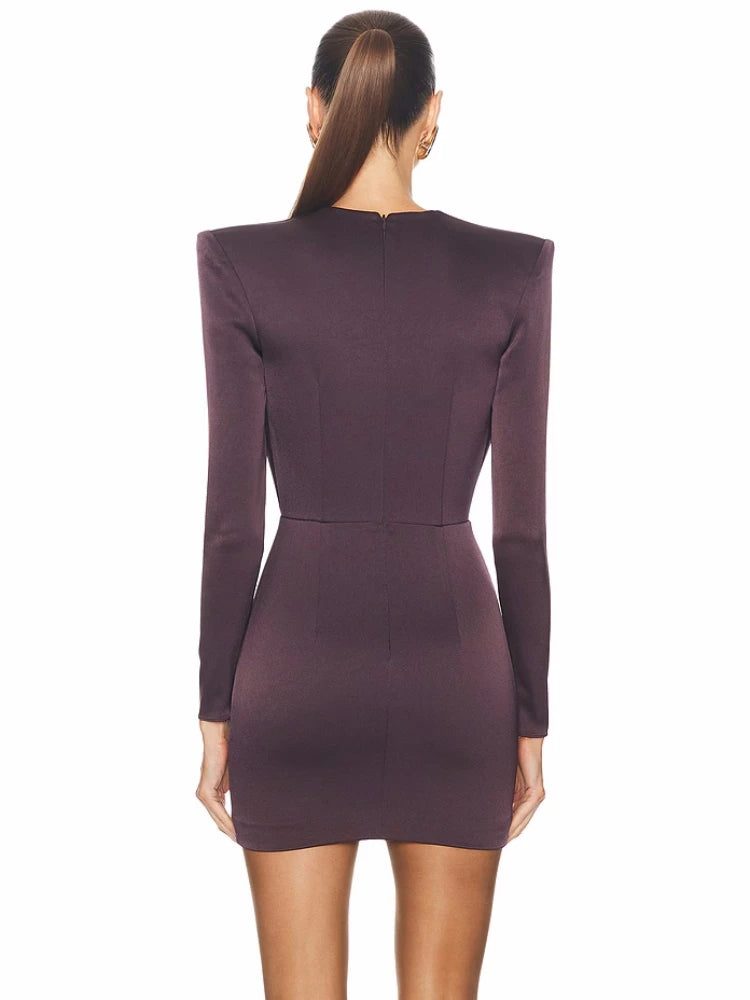 Robe courte à manches longues et col en V profond