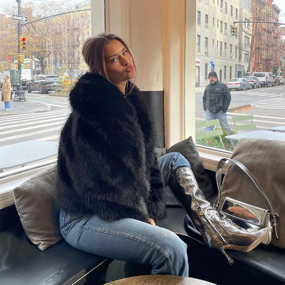 Mantel aus Kunstfuchspelz mit Schalkragen